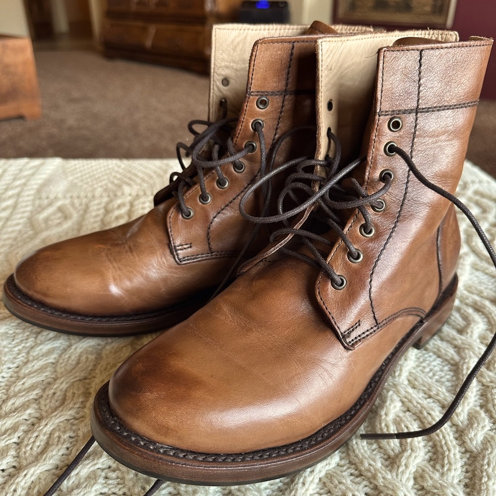 Women’s Sutro Vibram Boots Size 9